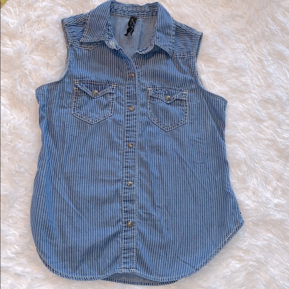 Seven7 Brand Sleeveless Pearl Snap